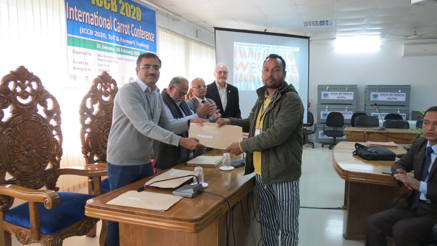 Ravishankar Manickam (left), from the World Vegetable Center, awards a certificate to a participant who, back in February 2020, successfully completed the training-the-trainers course.