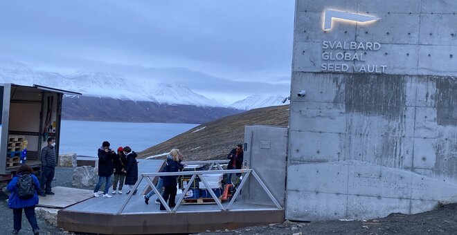 NordGen staff carry more than 45,000 seed samples from 14 different genebanks into the Svalbard Global Seed Vault at the October 2022 deposit. (Photo: NordGen)